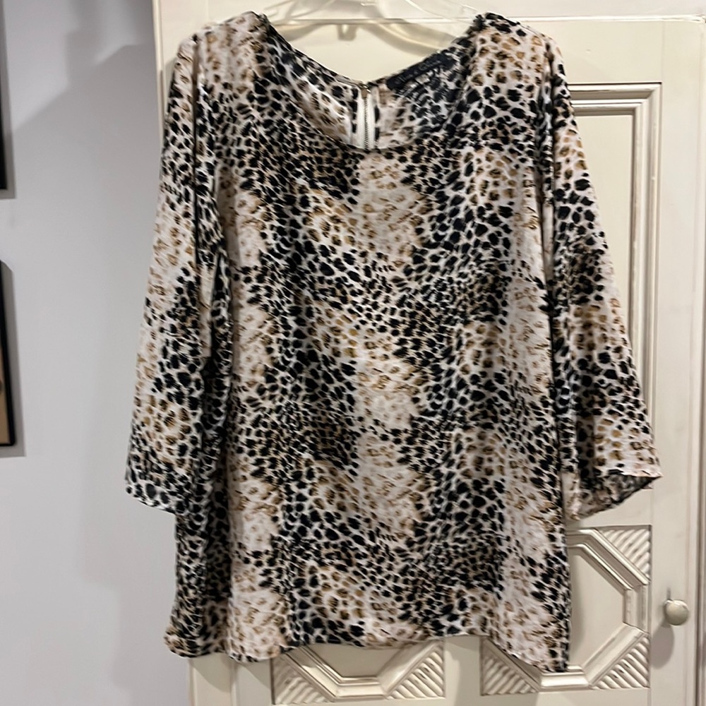 Light weight beautiful Animal print blouse 2x